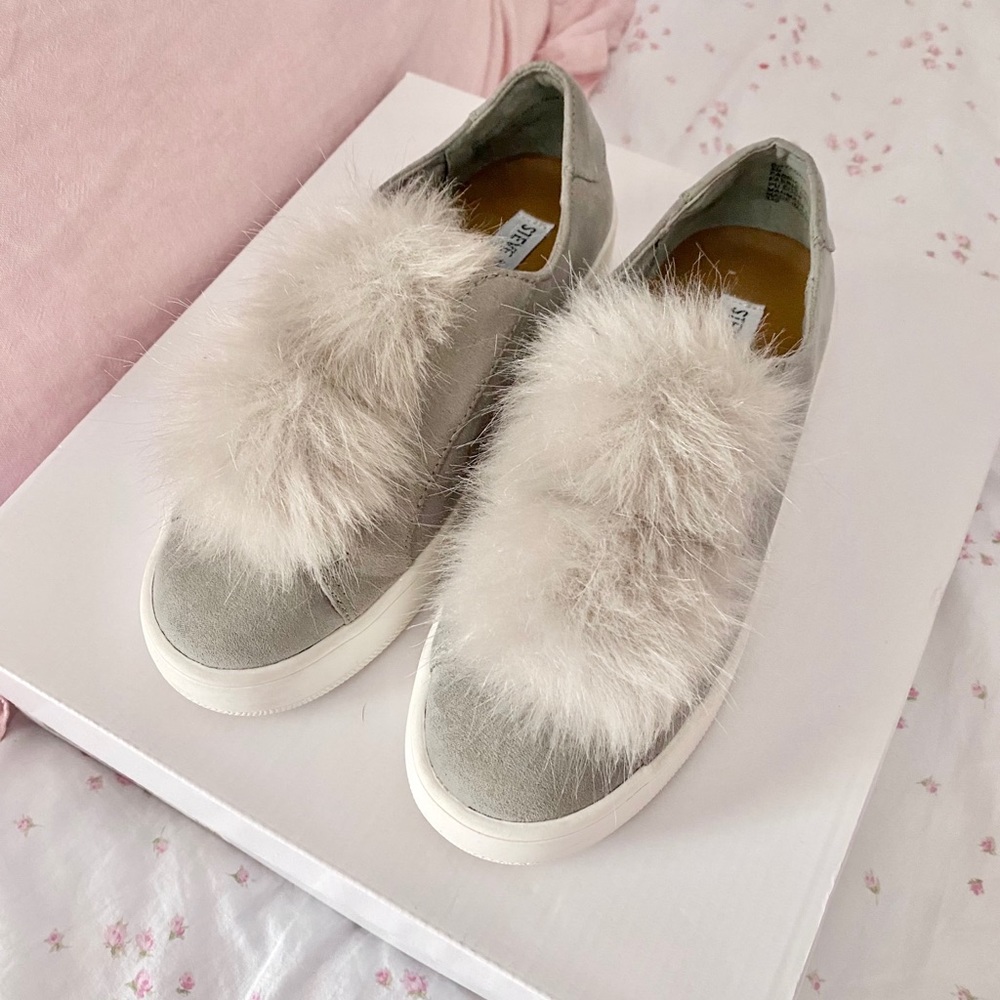 ⛔️SOLD⛔️Steve Madden PomPom Sneakers - Picture 13 of 16